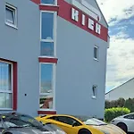 Kick Hotel 3*