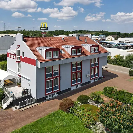Kick Hotel 3*